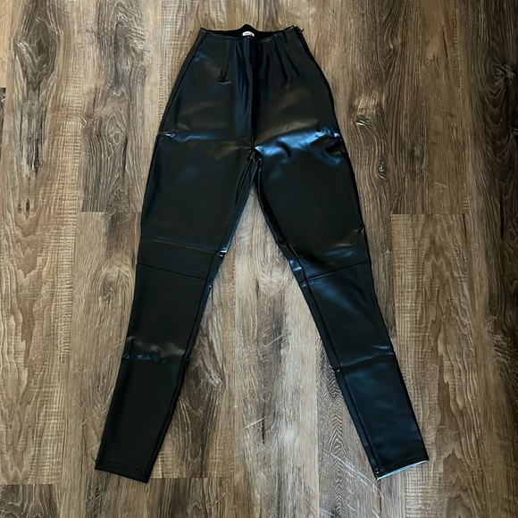 NWT Abercrombie Women's Curve Love Vegan Leather Skinny Legging XXS short - Picture 1 of 9